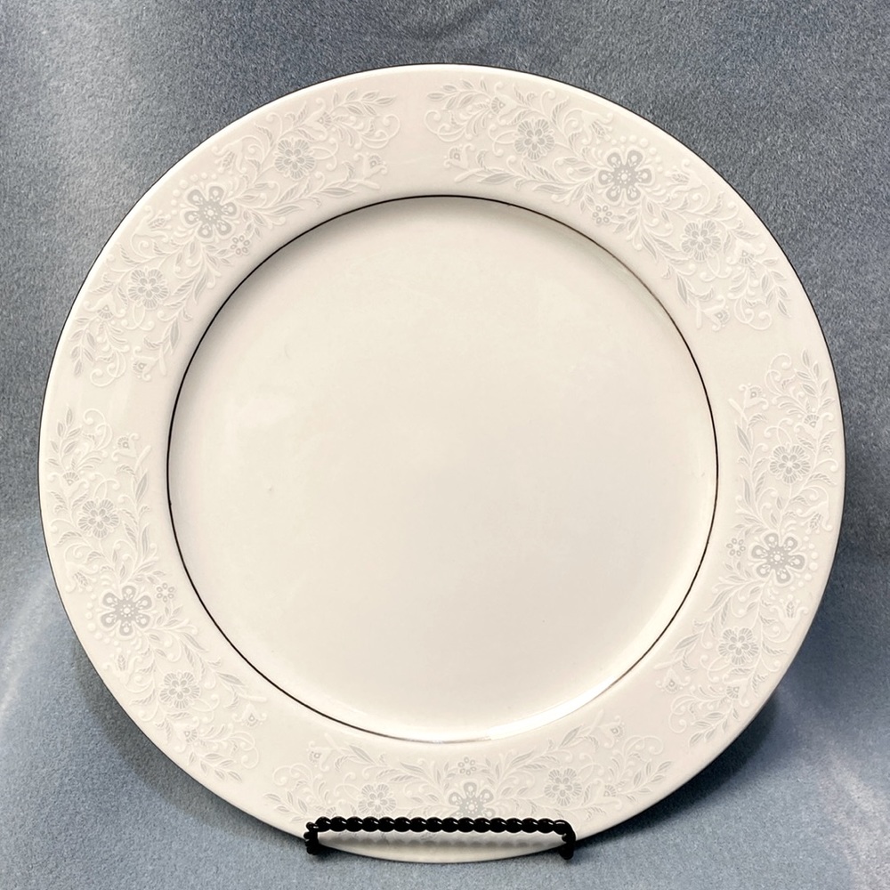 Crown Queens Lace Fine China Dinner Plate